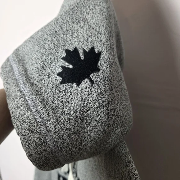 Roots Canada Beaver Logo Hoodie Gray Salt & Pepper Pullover Sweatshirt Medium - Picture 5 of 7